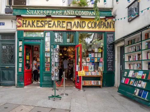 shakespeare and company bookstore image
