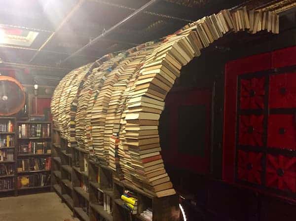 the last bookstore image